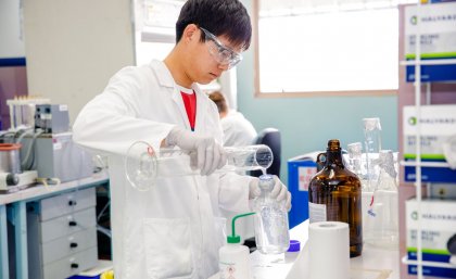 Study author Phil Choi working in the QAEHS lab